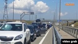 Автомобільний затор на в’їзді на Керченський міст, архівне фото