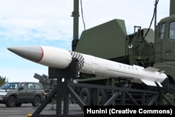 Макет ракети Patriot PAC-3 демонструється на японській авіабазі в 2019 році