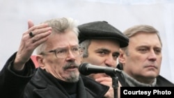 Многие политики и эксперты демократического толка уже не считают нацболов теми, кому нельзя подавать руку