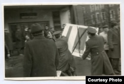 Першае адзначэньне Дня Незалежнасьці ў 1989 годзе. Фота Алеся Пушкіна