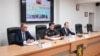Glavni tužilac, Viktor Furtună, šef Generalnog policijskog inspektorata, Viorel Černautceanu, i direktor Službe za informacije i bezbednost, Aleksandru Musteața tokom konferencije za medije u Kišinjevu, 22. septembra 2025. godine.
