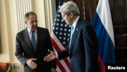 Jogn Kerry și Serghei Lavrov.