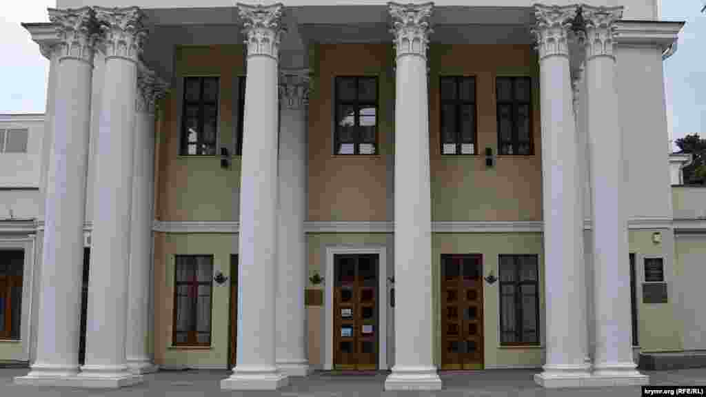 У зв&#39;язку із запровадженим в Криму режимом &laquo;підвищеної готовності&raquo; в Ялті закрився театр імені Чехова