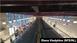 Открытие Метро в СПб. Поезда на станции Проспект Славы 