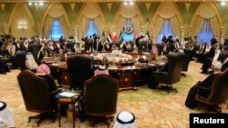 اعضای شورای همکاری خلیج فارس- عربستان٬ امارات٬ بحرین٬ کویت٬ عمان و قطر- در سی‌ و چهارمین نشست این شورا در کویت- ۱۹ آذر ۱۳۹۲