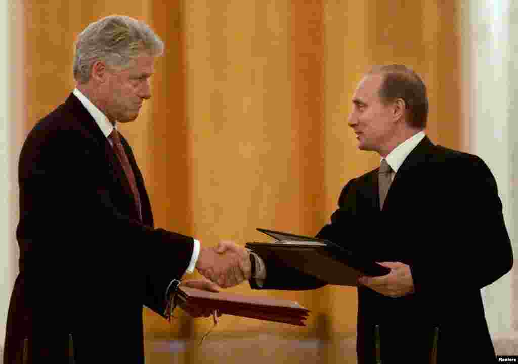 Прэзыдэнт Расеі Ўладзімір Пуцін і прэзыдэнт ЗША Біл Клінтан абмяняліся пагадненьнямі аб стварэньні супольнага цэнтра папярэджаньня для абмену інфармацыяй аб запусках ракет неўзабаве пасьля іх падпісаньня ў Маскве 4 чэрвеня 2000 году.