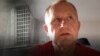 «Я ня думаў, што нас праслухоўваюць». Пагаварылі з пратэстоўцам, чые сьпевы ў камэры «Валадаркі» «зьлілі» кібэрпартызаны