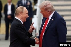 Президент США Дональд Трамп встречается с президентом России Владимиром Путиным в Анкоридже, Аляска, США, 15 августа 2025 года