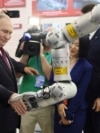 Владимир Путин в ходе визита в Китай посещает выставку технических разработок Харбинского технологического института, 2024 год