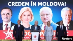 Патриотскиот изборен блок ја започна својата изборна кампања кон крајот на август. Ветеранот од Социјалистичката партија, Игор Додон (лево), поранешен претседател на Молдавија, долго време одржува блиски врски со Москва.