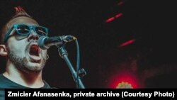 Зміцер Афанасенка падчас выступу, фота з прыватнага архіву